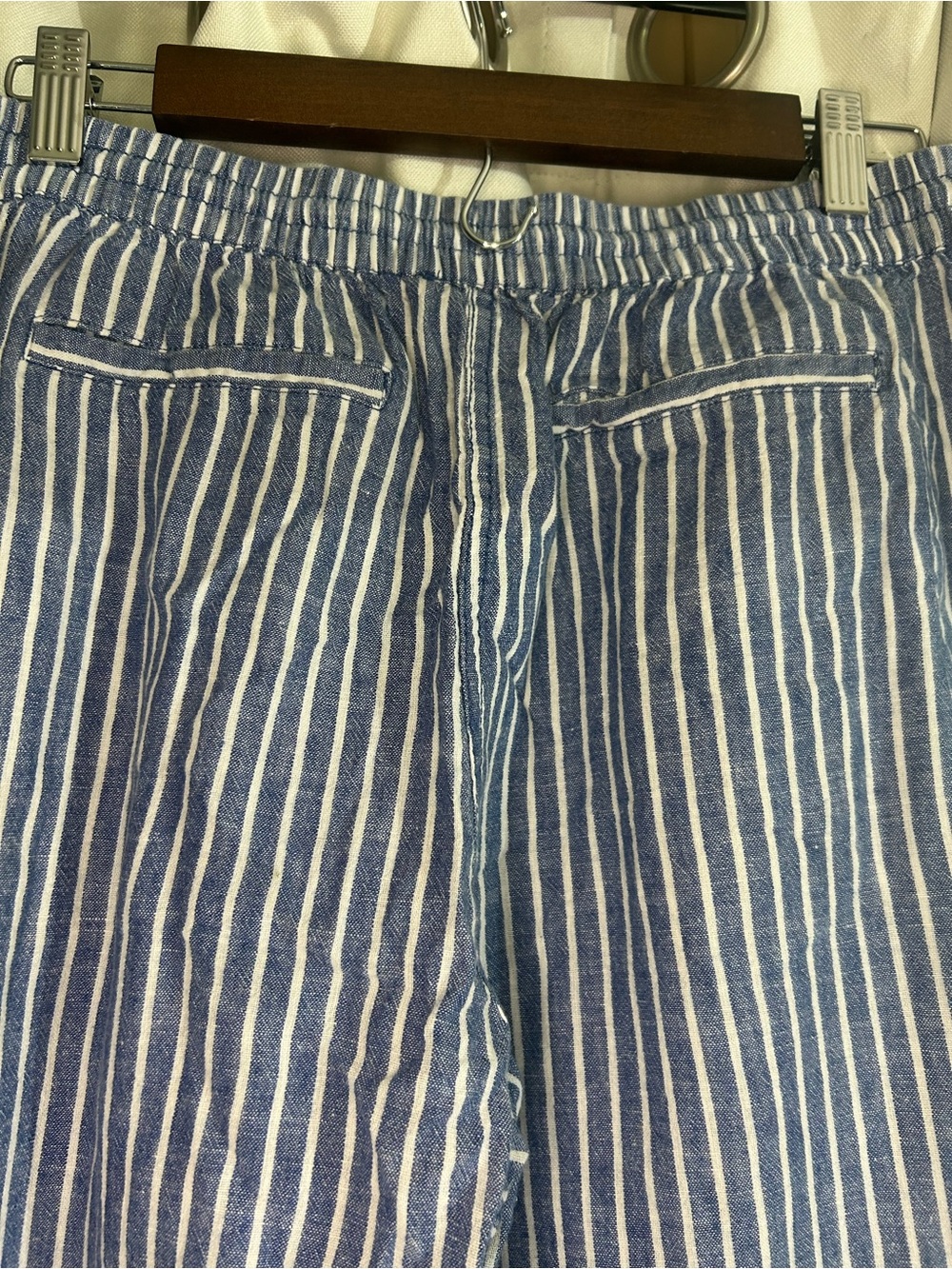 BeachLunchLounge Pair of Linen Blend Wide Leg Capri Pants - Picture 4 of 8